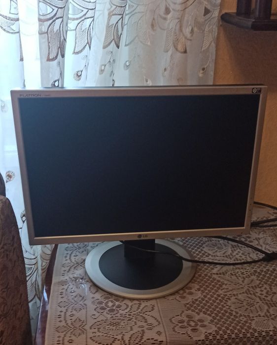 Монитор LG рабочий