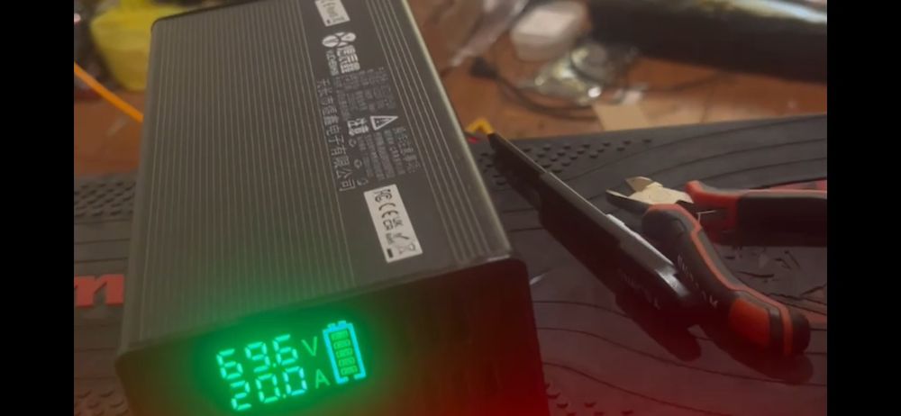 Зарядний пристрій 72v 20a Lifepo 4