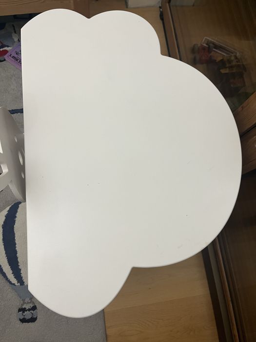 stolik drewniany chmurka i krzeselko drewniane krolik