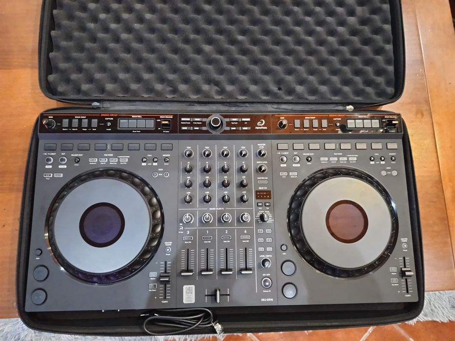 Controlador (Pioneer) AlphaTheta DDJ-GRV6 c/case incluída