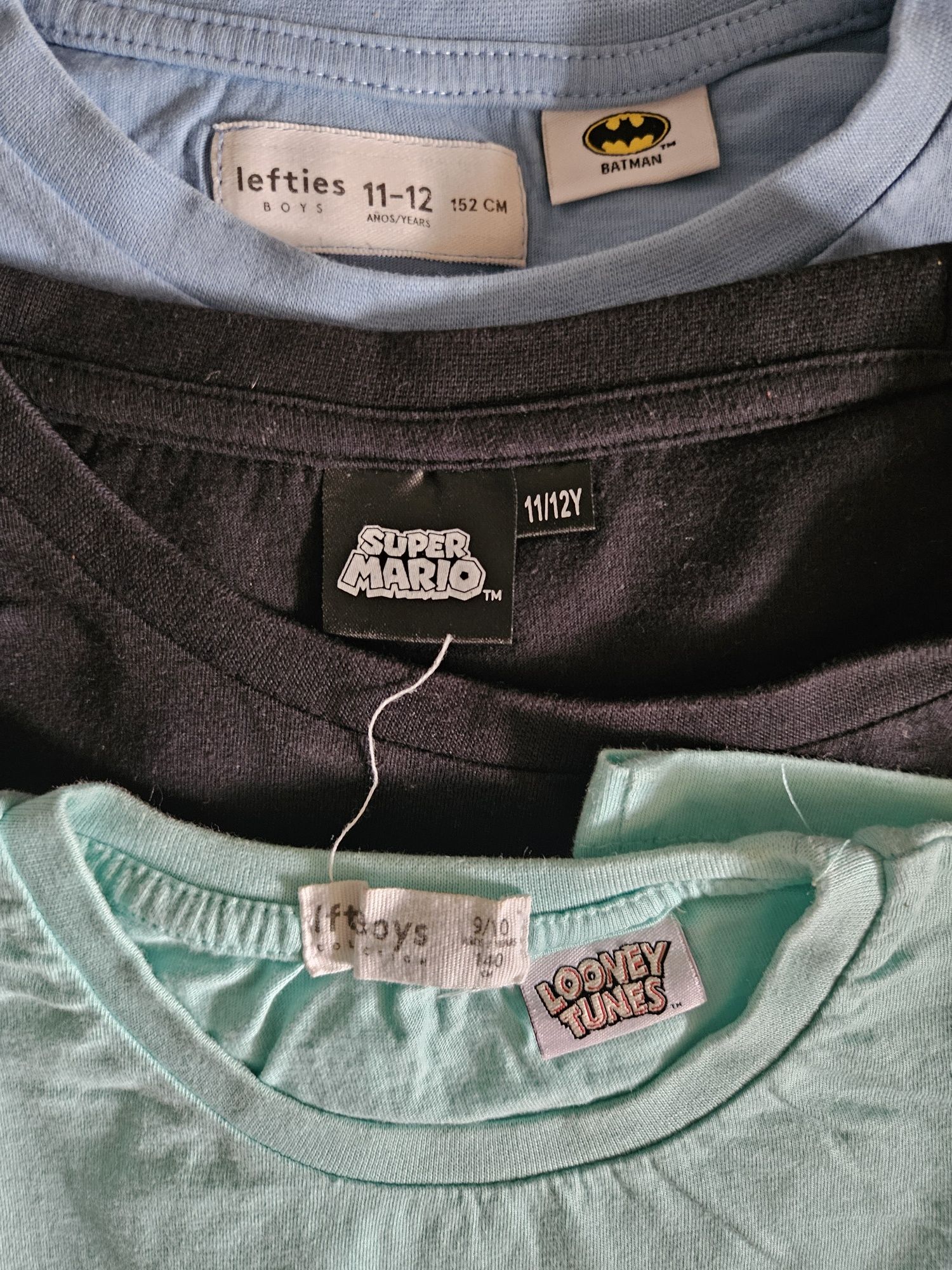 T-shirts variadas.