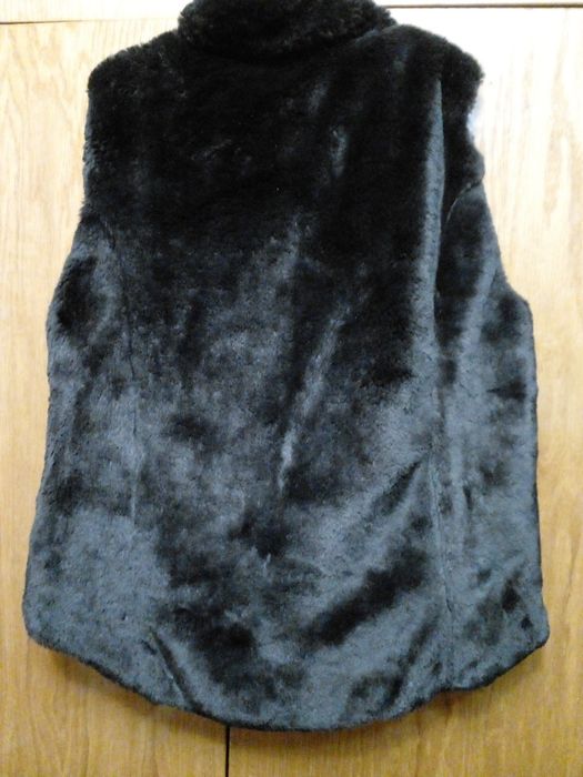 Двусторонняя жилетка для девочки