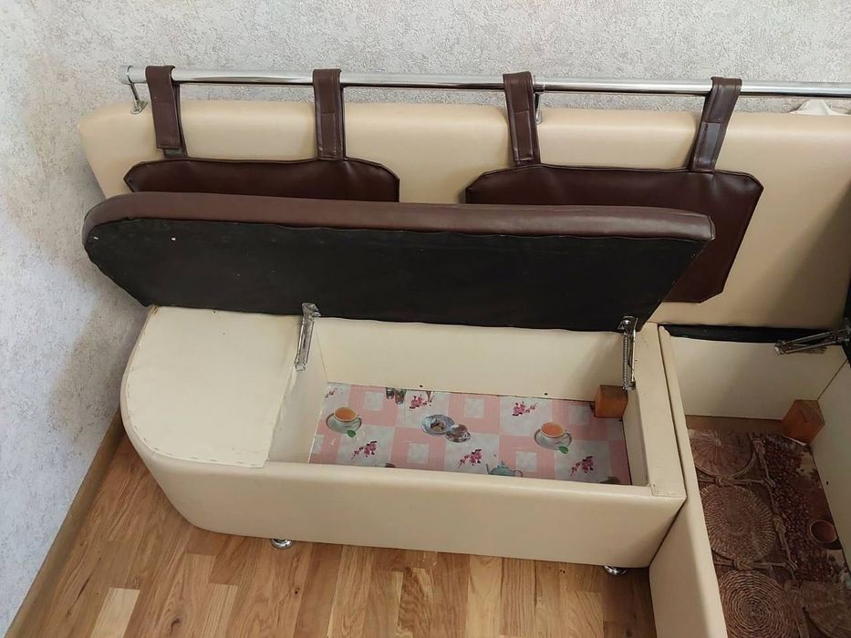 Кухонний куточок зі шкірозамінника