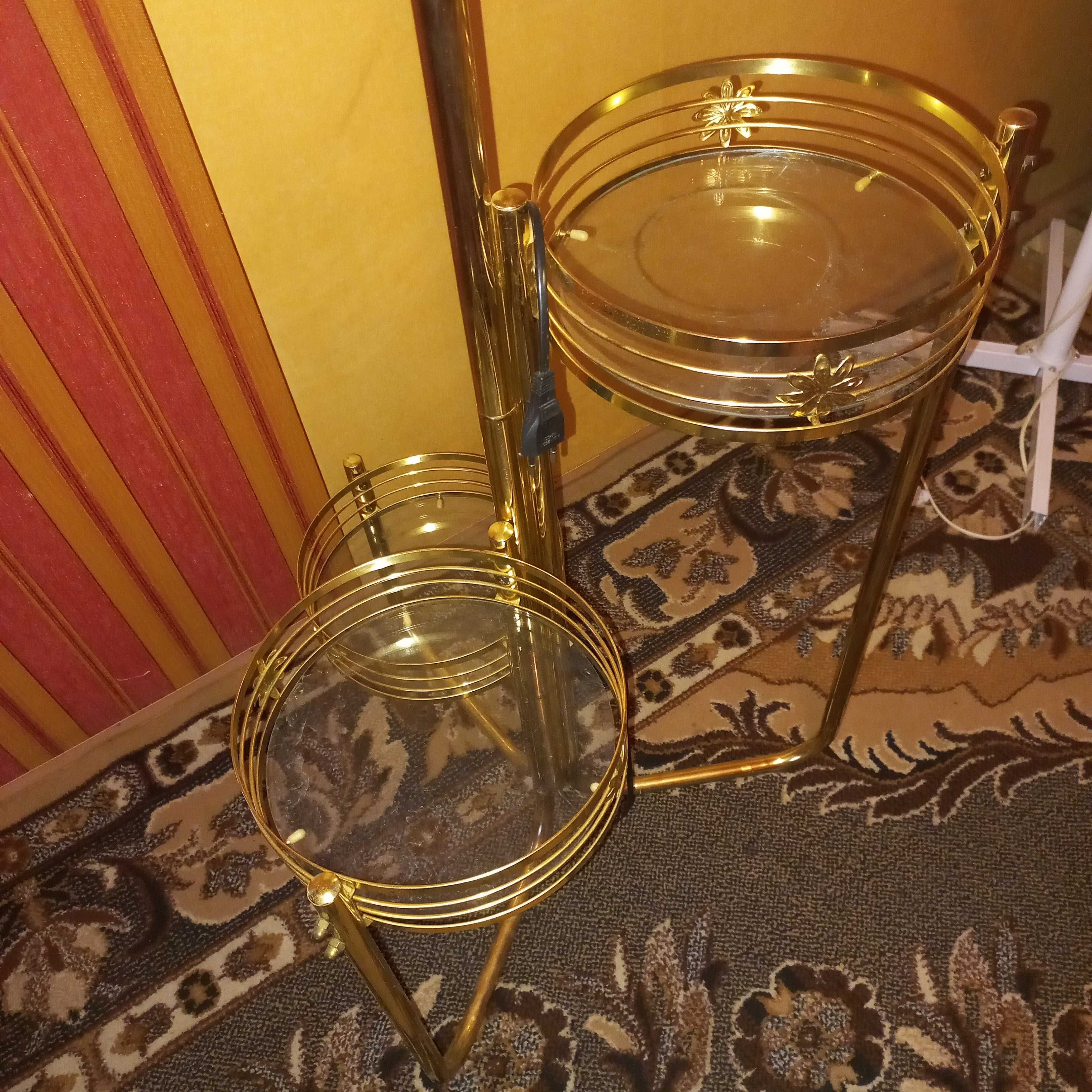 Lampa z stojakiem na kwiaty