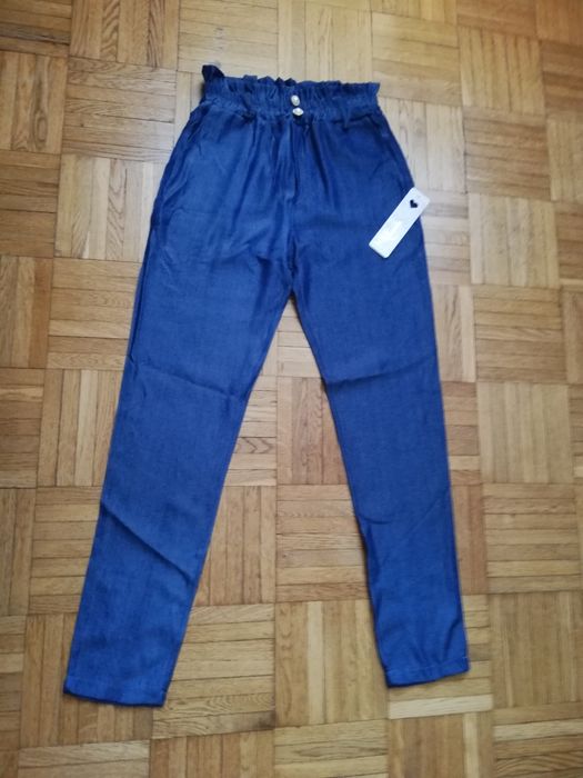 Nowe spodnie dla dziewczynki w r 146/152