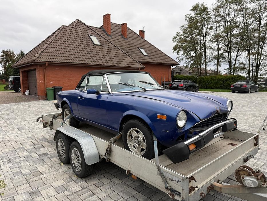 Klasyk Fiat 124 Spider 2000