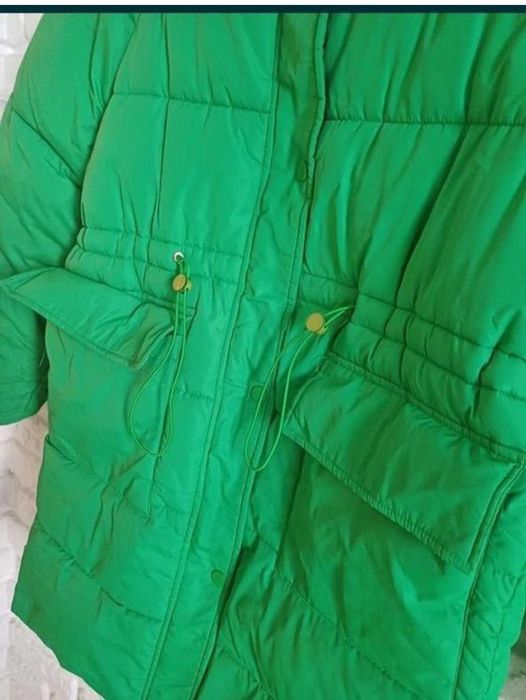 Зимняя куртка , пуховик