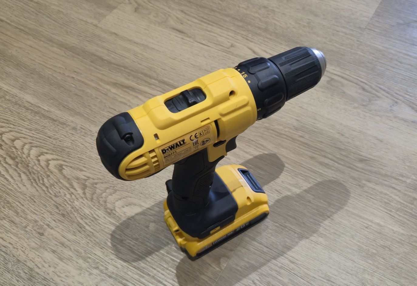 Шуруповерт Dewalt DCD 771