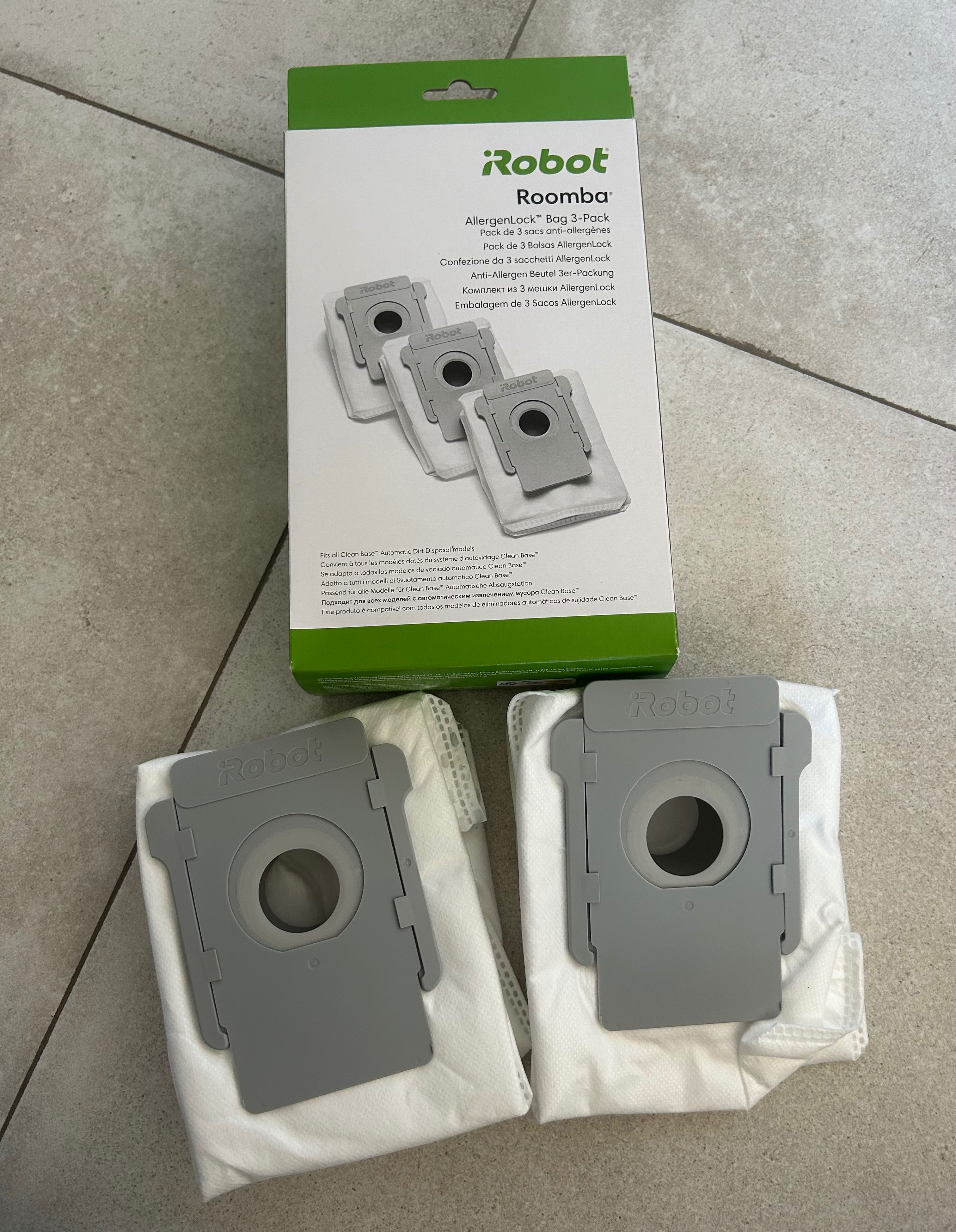 iRobot Roomba J7+ : aspirador + base + acessórios