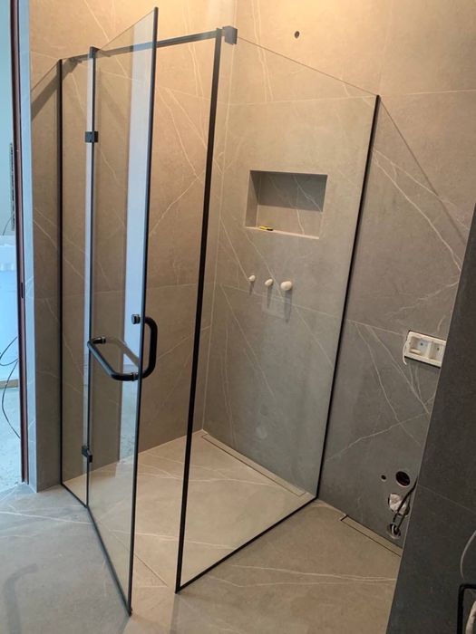 Душевые кабины из закаленного стекла. Перегородки в душ.