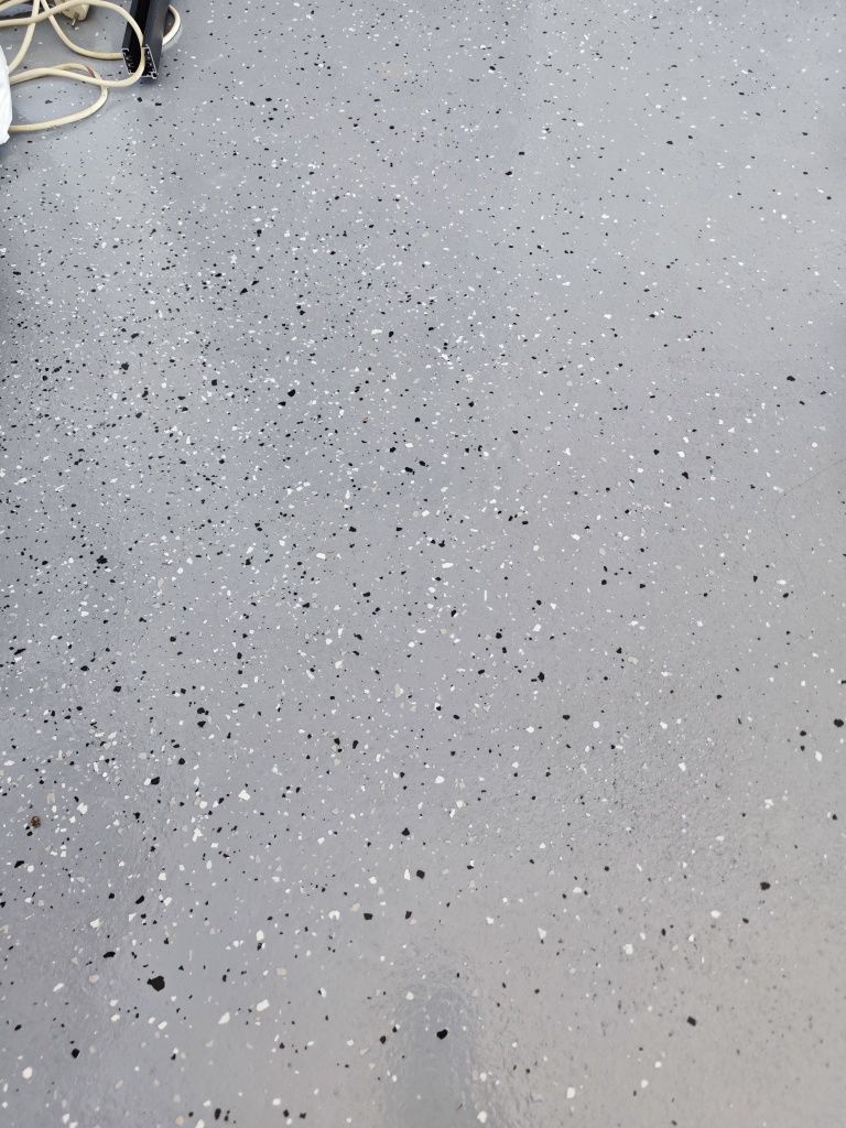 Sprzedam żywicę epoksydową na posadzkę w garażu, kotłowni - 30m²