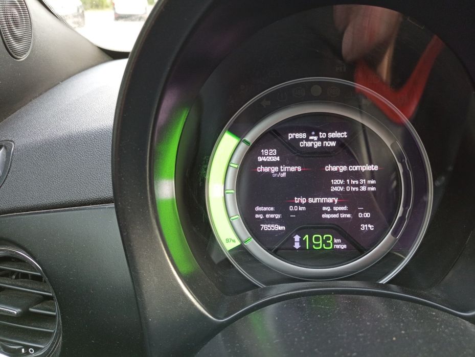 Fiat 500e електромобіль - ідеальний міський, економний, надійний