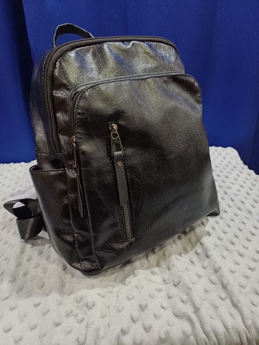 Жіночий рюкзак чорного кольору