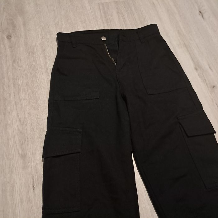 Damskie jeansy czarne z wysokim stanem i z sześcioma kieszeniami