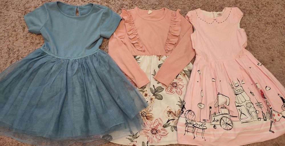 Лот чудових суконь