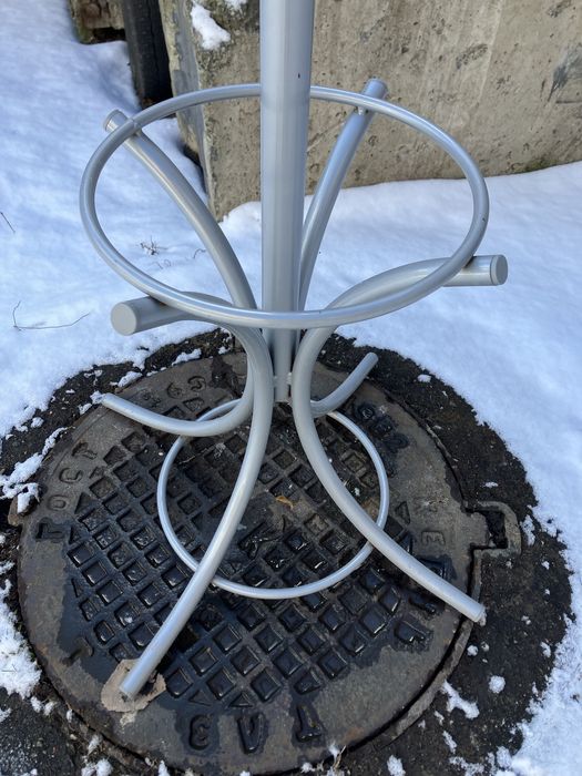 Вешалки для одежды напольные.