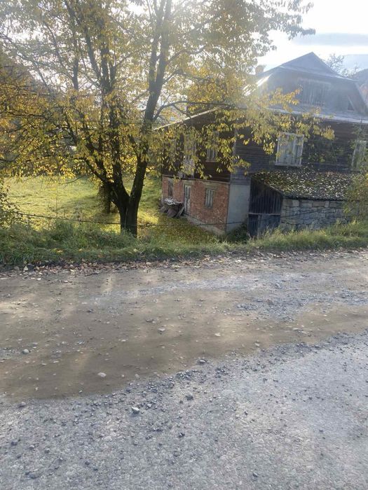 Будинок, гори, річка