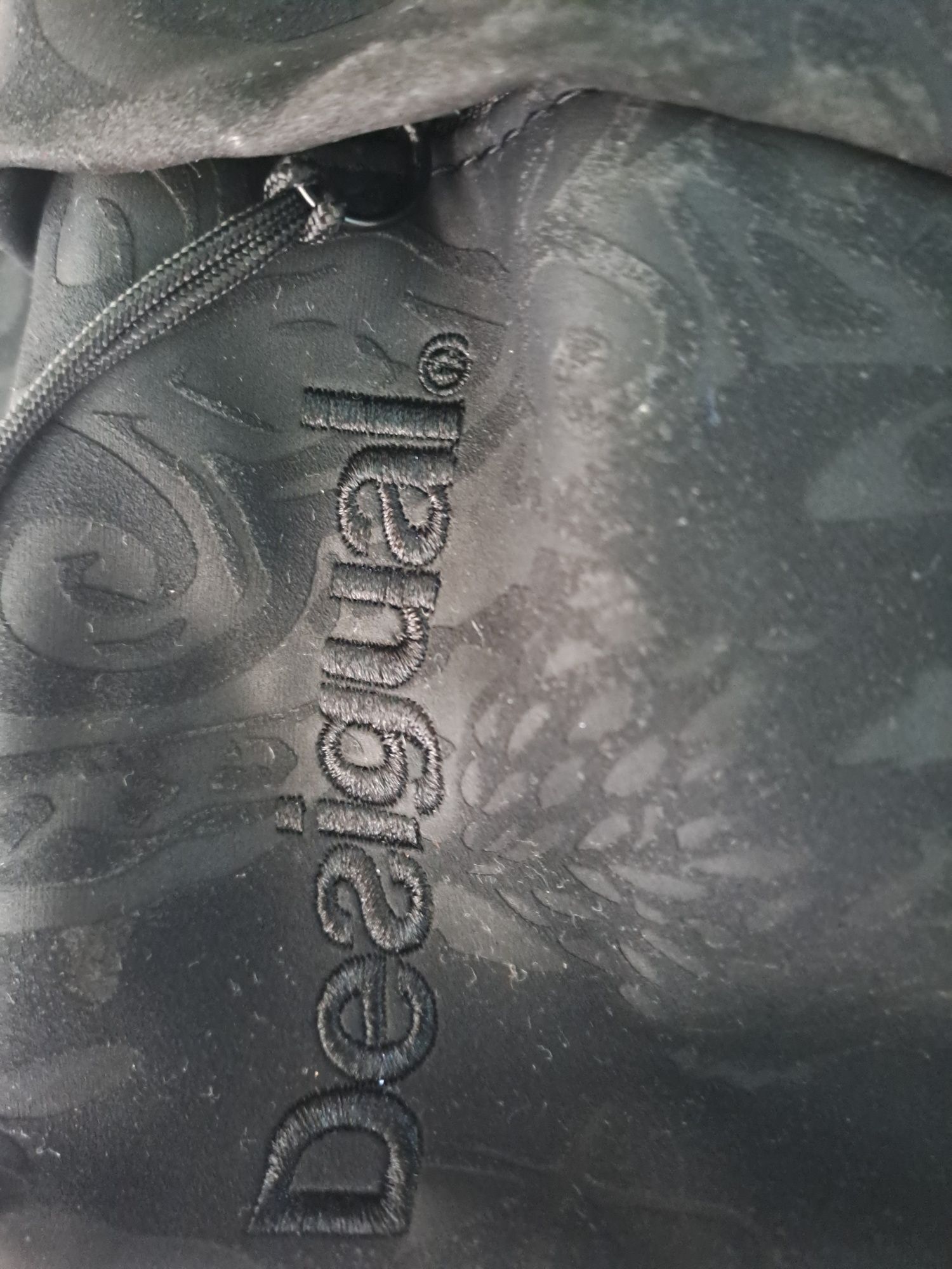 Mochila preta marca Desigual