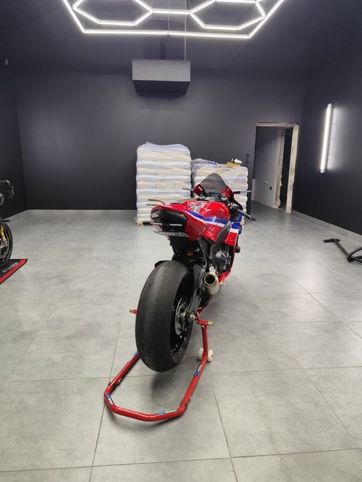 Cbr 1000rr-r sp sc82  salon pl