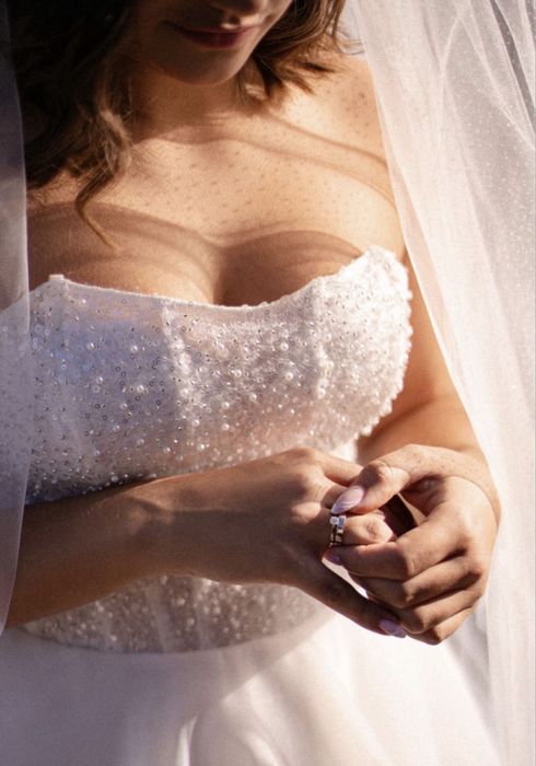 Весільна сукня з трьома варіаціями верха та додатковою свідницею