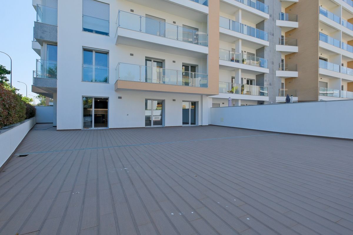 Arrenda-se Apartamento Quinta das Marianas Parede Caravelos