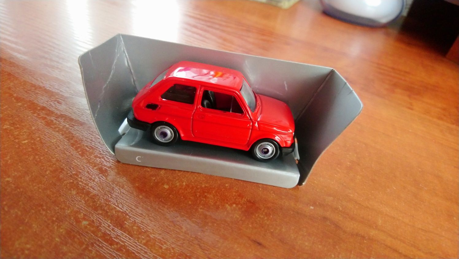 Samochodzik resoraki Fiat 126 Maluch 1:60