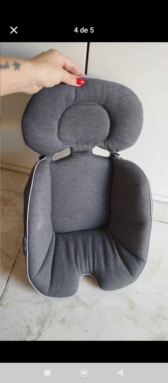 Carro de bebe já com algumas marcas de uso
