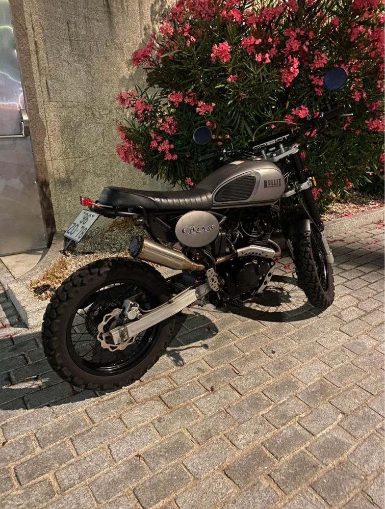 Mota Bullit Hero com 3244 quilometros
