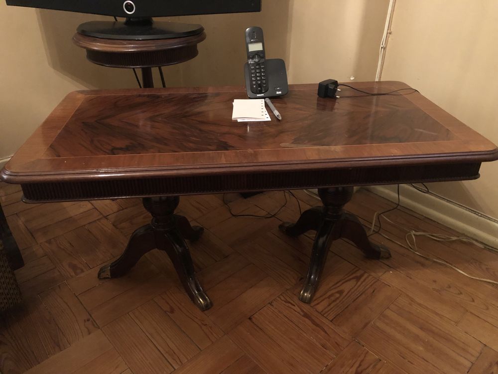 Mesa de apoio comprida de nogueira