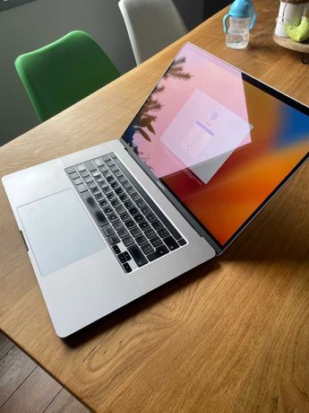 MacBook Pro 16", i9-9980HK, 64GB RAM, 1TB SSD, Radeon Pro 5500M 8GB