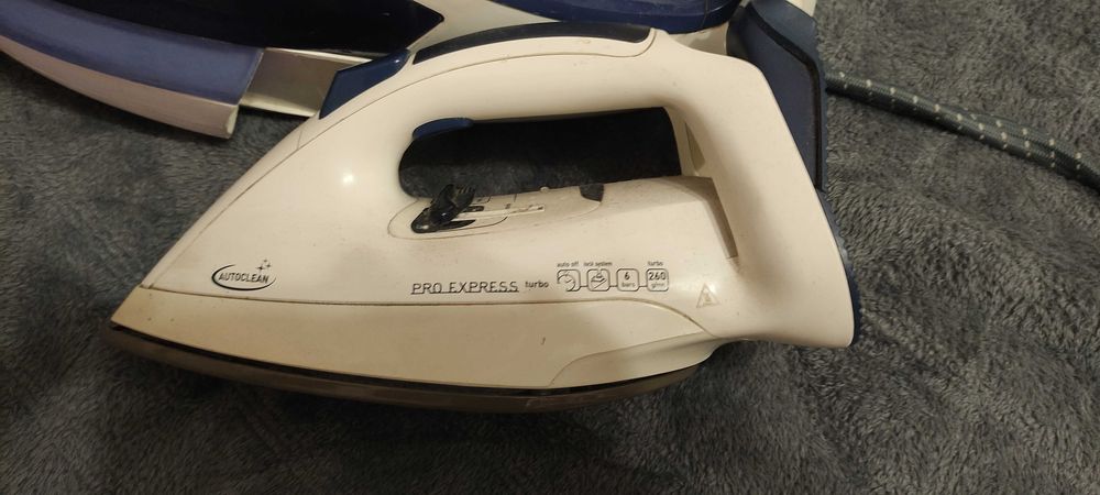 праска з парогенератором Tefal GV8461.