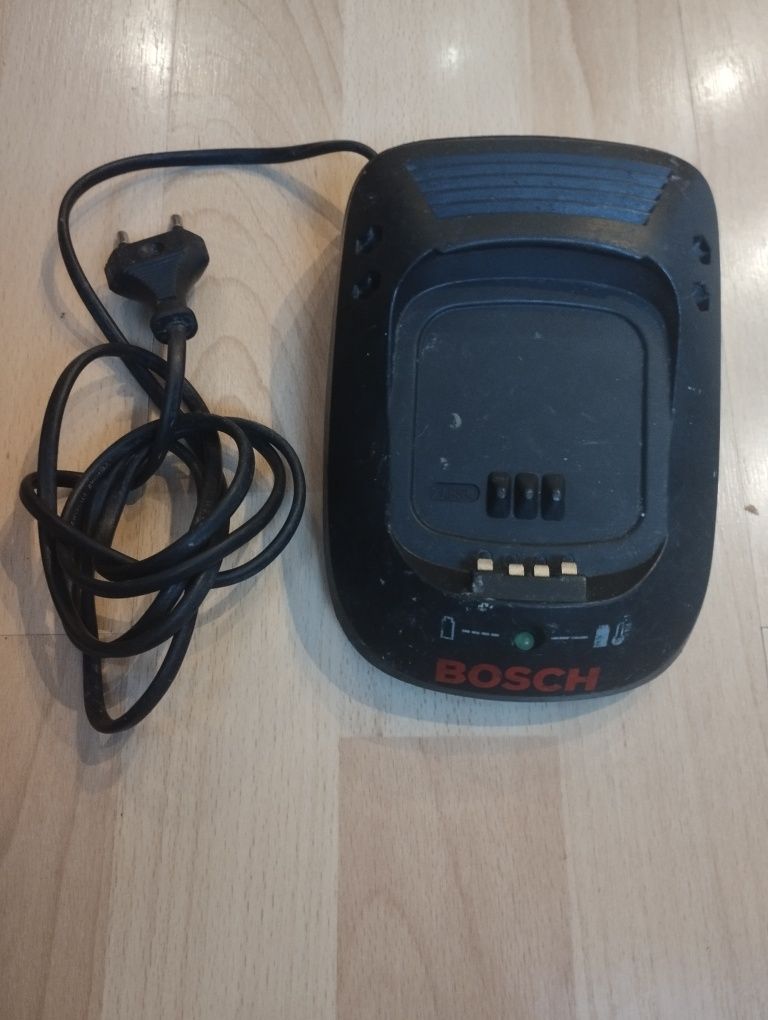 Ładowarka BOSCH AL 2215 CV  do aku 14,4V-18V sprawna