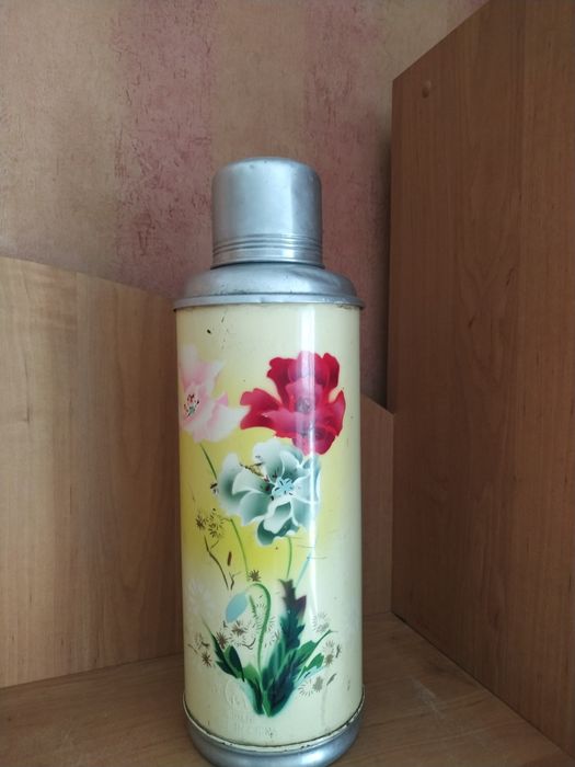 Продам двух литровый термос.