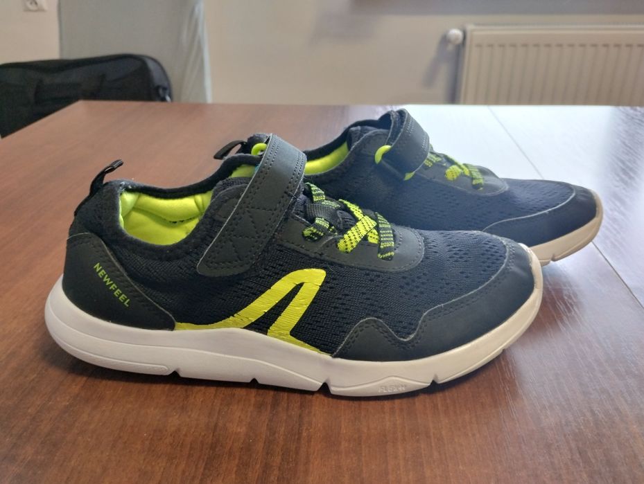 Buty sportowe chłopięce Newfeel rozmiar 38 wf gimnastyka z białą podes