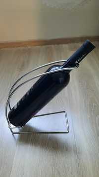 Stojak metalowy na wino