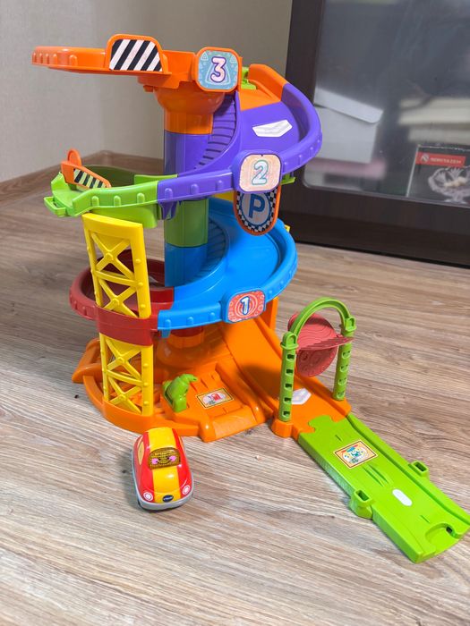 Гірка паркінг з машинкою на батарейці технок