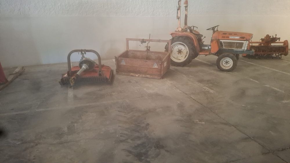 Trator kubota B1600 com alfaias