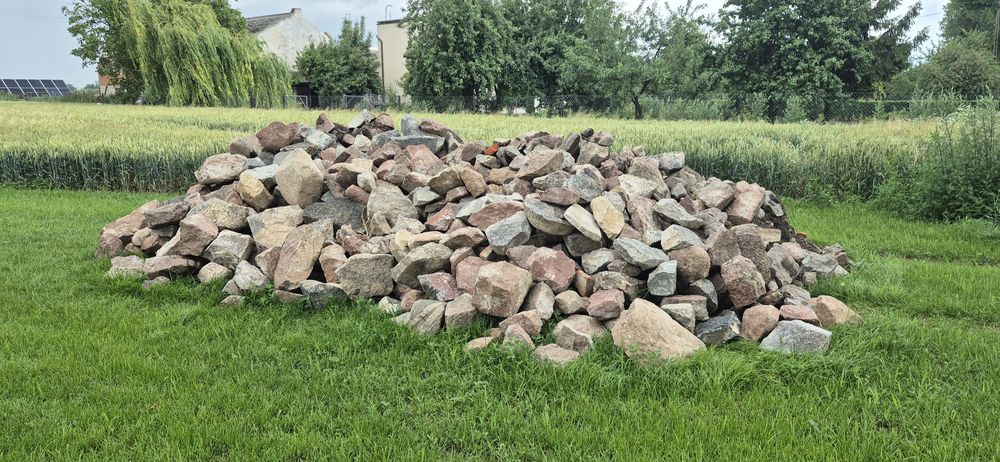 Kamienie łupane, podjazd, ogrodzenie