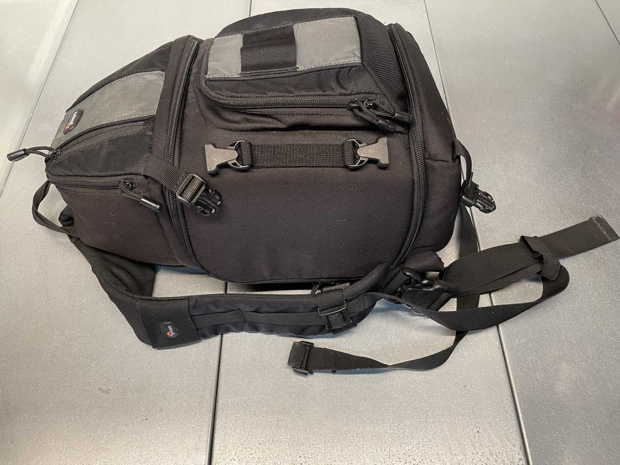 Mochila Lowepro Slingshot 202 AW Preta