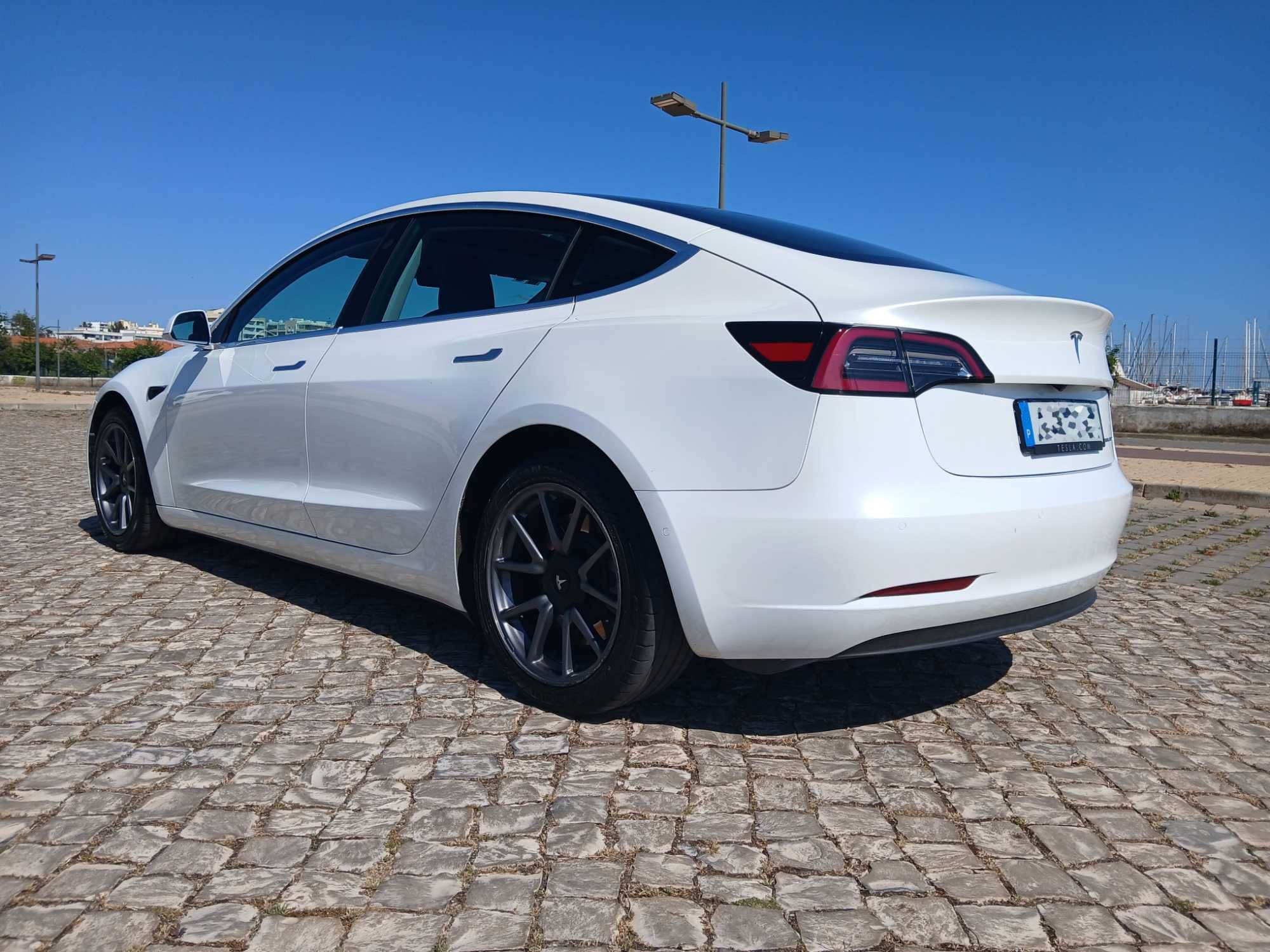 Tesla Model 3 Long-Range Dual Motor AWD
