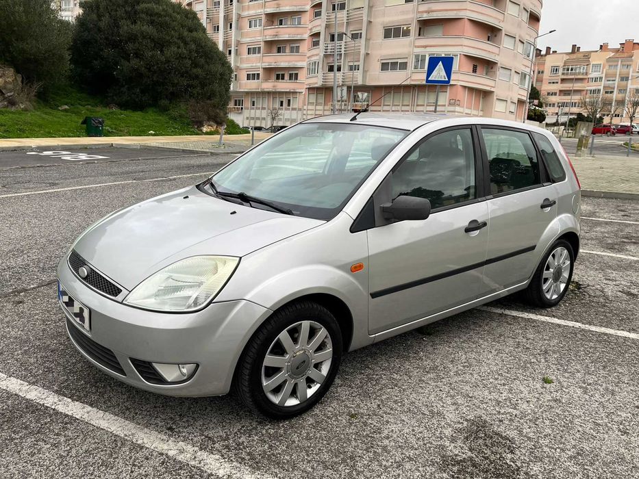 Ford Fiesta Ghia 1.25i - Impecável