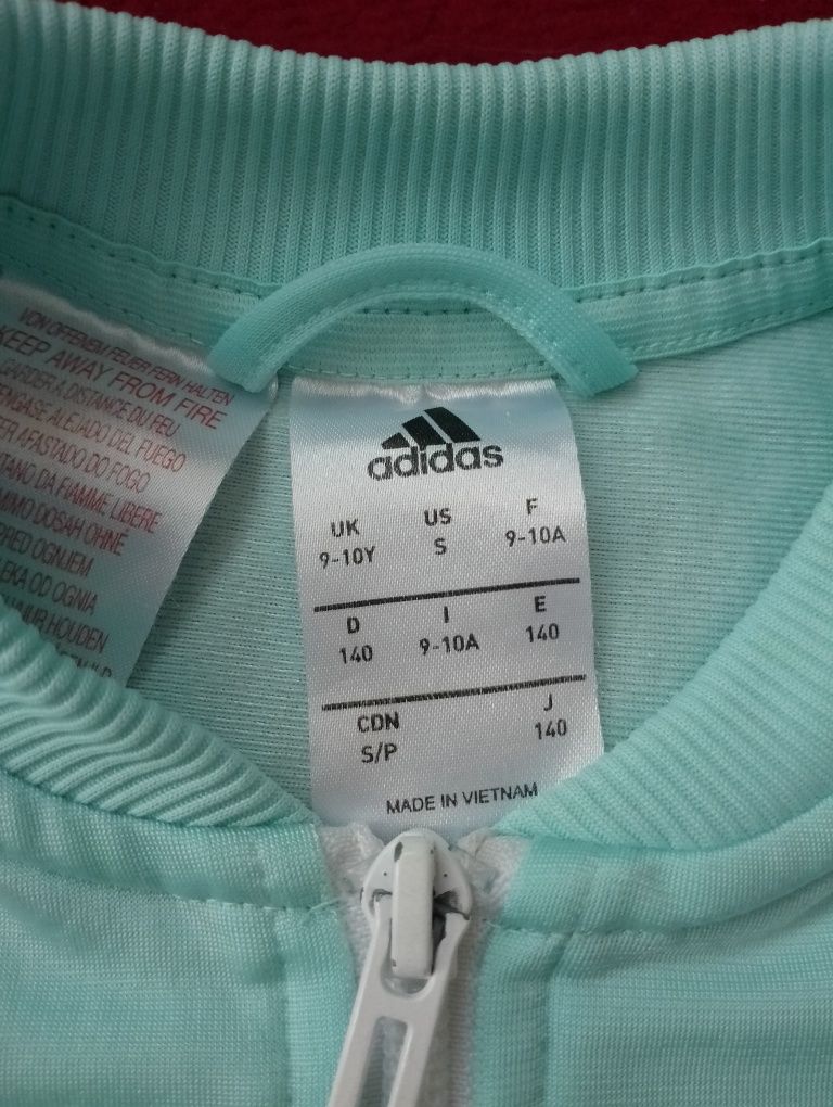 Bluza Adidas r.140 jasno niebieska