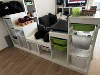 Móvel IKEA com caixas de arrumação