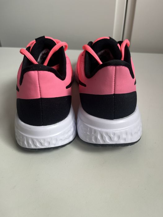 Buty sportowe Nike damskie treningowe fitness do biegania