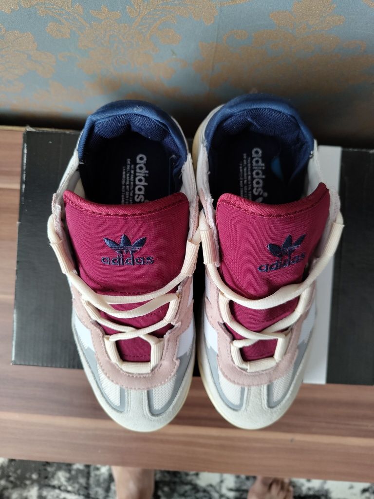жіночі кросівки adidas niteball off white cream white