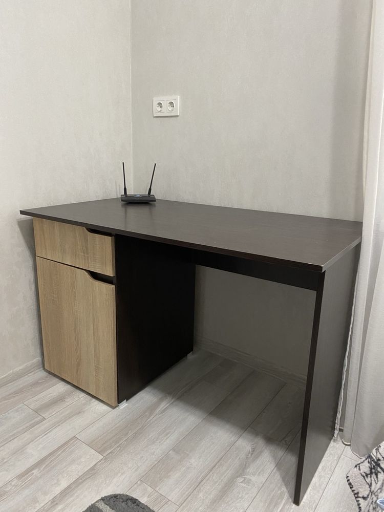 Продам компʼютерний стіл разом кріслом