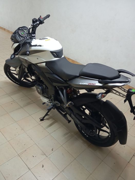 Bajaj pulsar ns 200