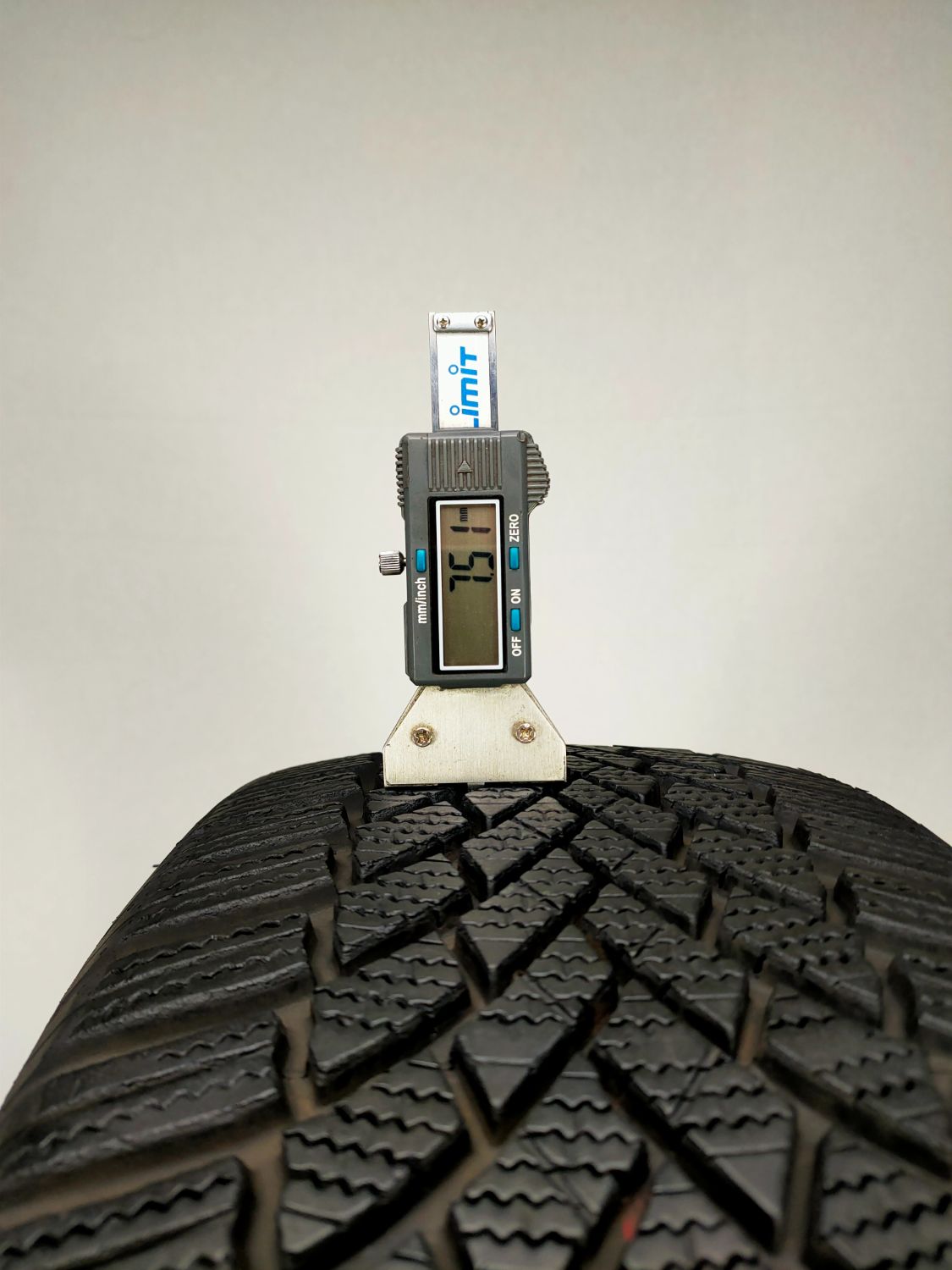 Opony 205/50R17 zima 205/50/17 BRIDGESTONE (osobowe) OO14369