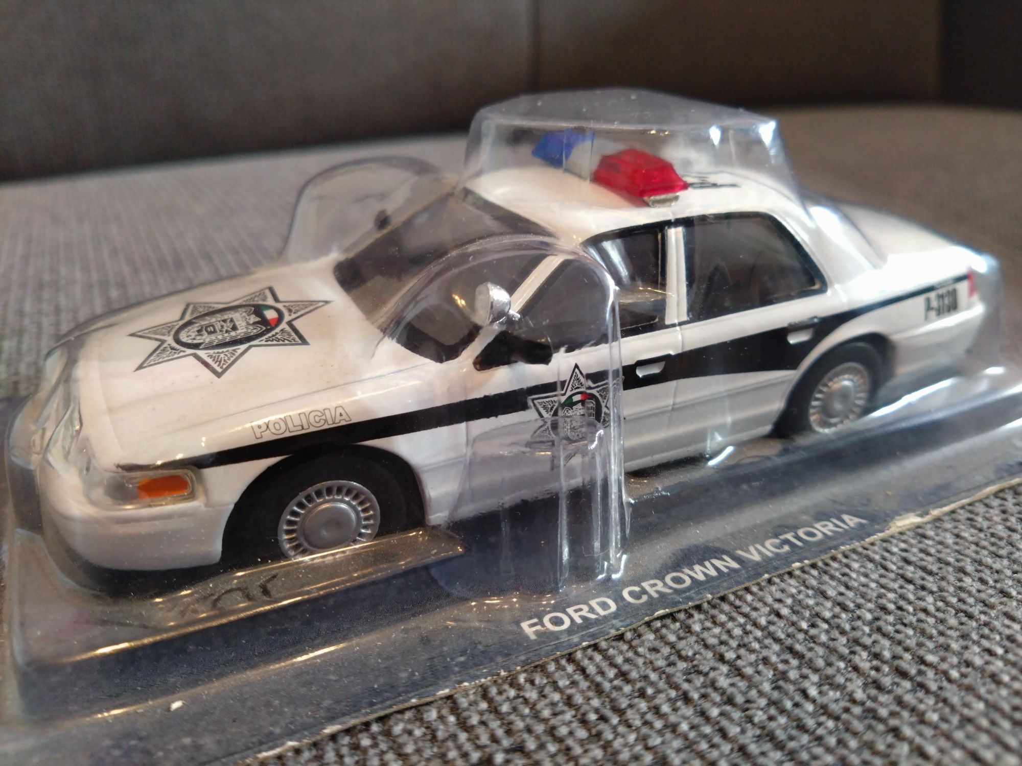 Kultowe wozy Policyjne Ford Crown Victoria DeAgostini skala 1:43