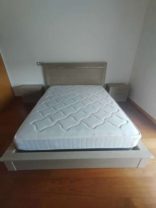 Vende-se Mobília de Quarto de Casal Bali Carvalho